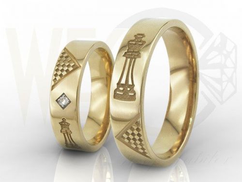 Obrączki ślubne dla szachistów z żółtego złota, w damskiej z brylanty oprawione w karo ob-05z-r-d-pa