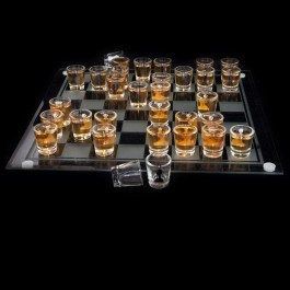 Szklane szachy z kieliszkami