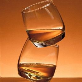 Kiwające się szklanki do whisky